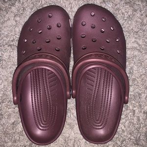 maroon crocs